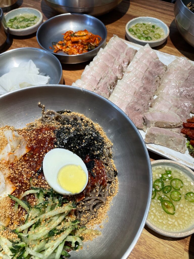 Korean noodle noodle dish Gyeongju-si, Gyeongsangbuk-do Giwa Buckwheat Makguksu