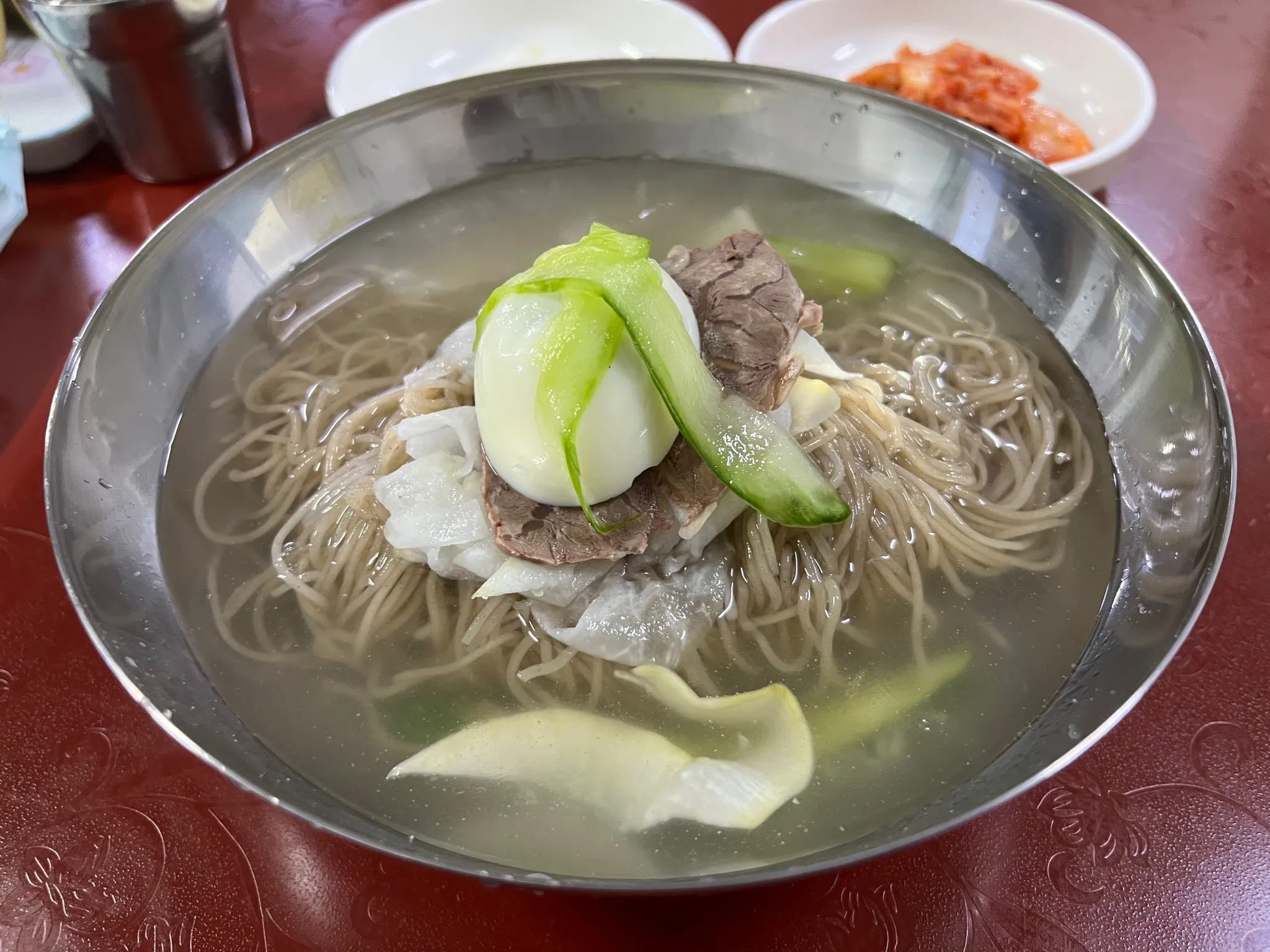品味韩国的传统：从釜山的明兰拌饭到首尔独特的铁板烧