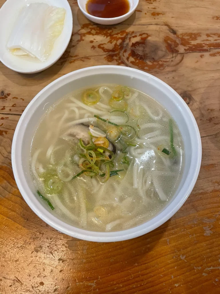 韓国麺料理ソウル三清インサファンセンガカルグクス