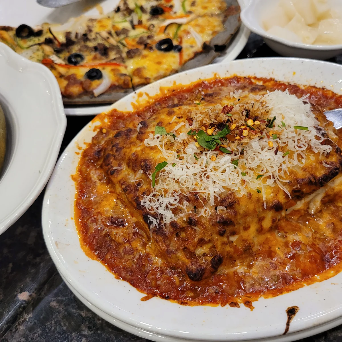 Spacious interior of 'dr robbin' (‘둑터로빈’) with a plate of lasagna