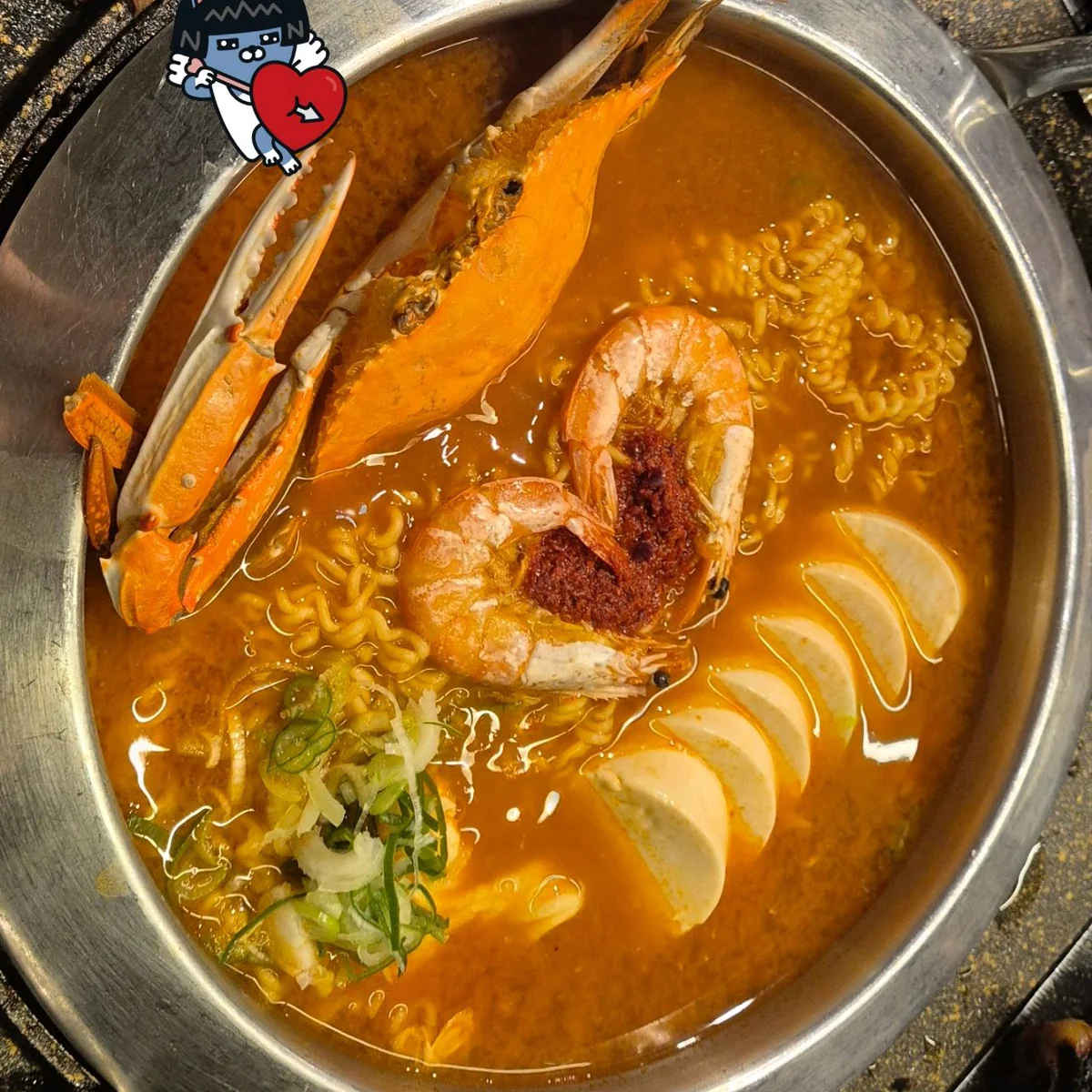 Colegas disfrutando de una comida en "Palgakdo